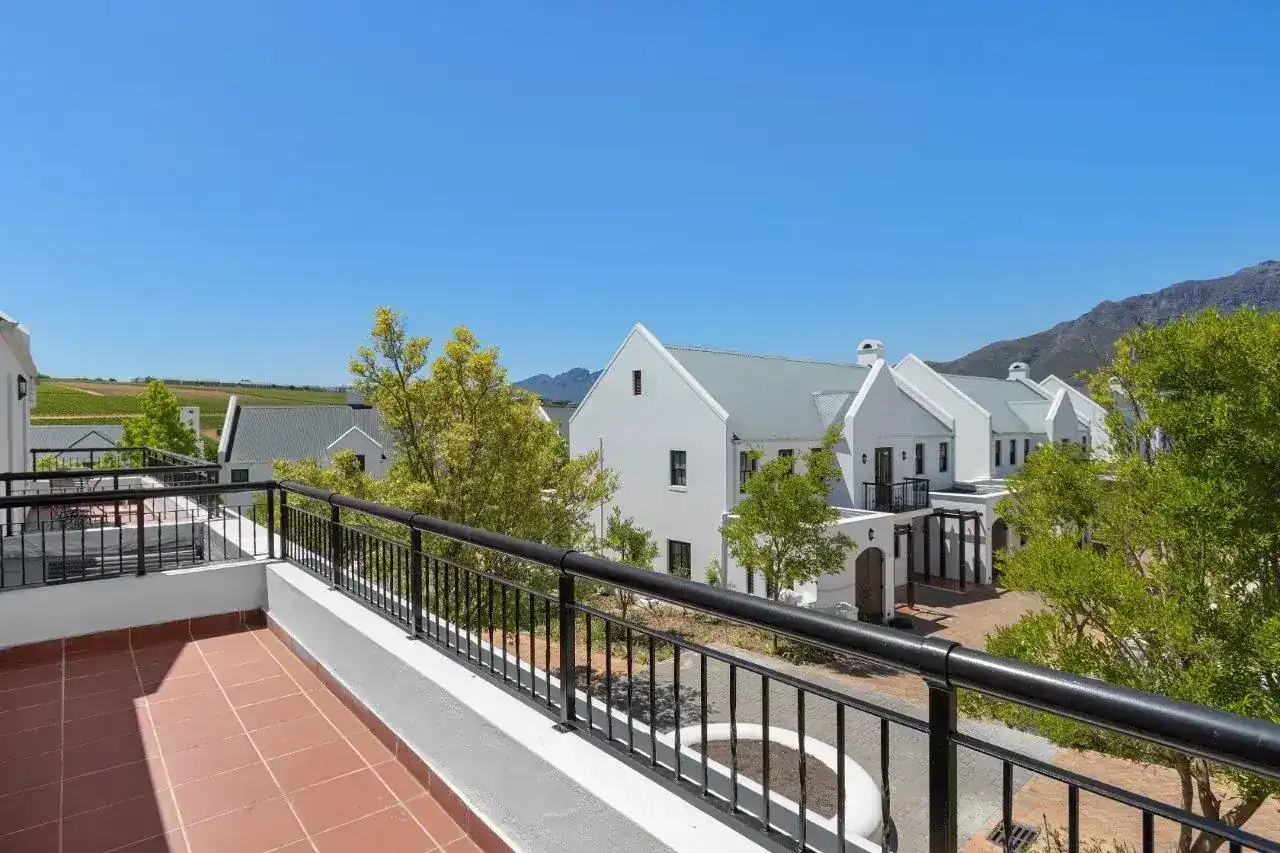 Lodge 40 exterior — 1-bedroom self-catering lodge at De Zalze Winelands Golf Estate, Stellenbosch