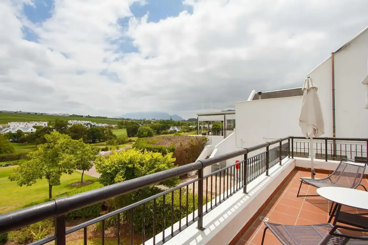 Lodge 9 exterior — 1-bedroom self-catering lodge at De Zalze Winelands Golf Estate, Stellenbosch
