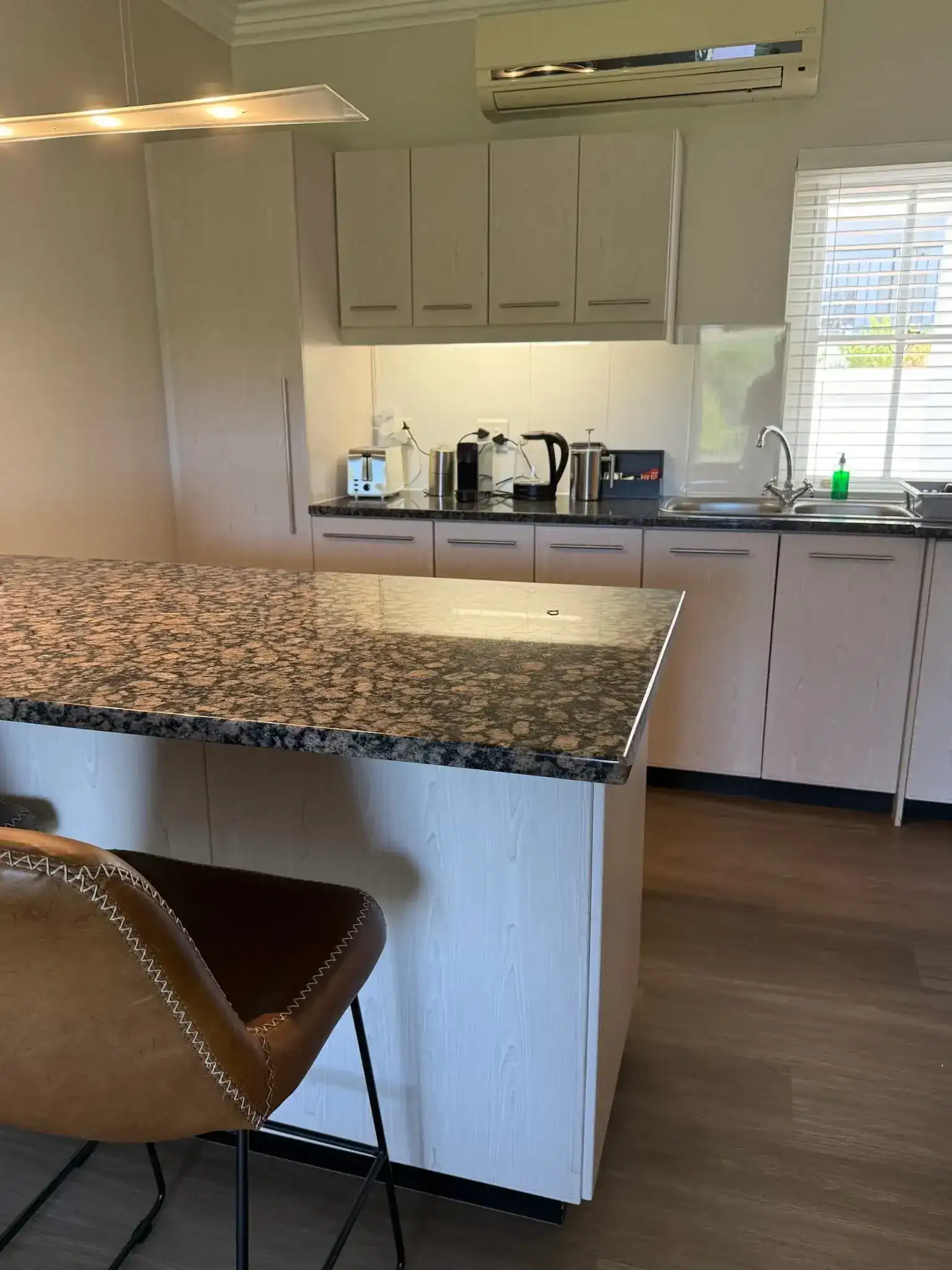 Lodge 4 fully equipped self-catering kitchen with dishwasher