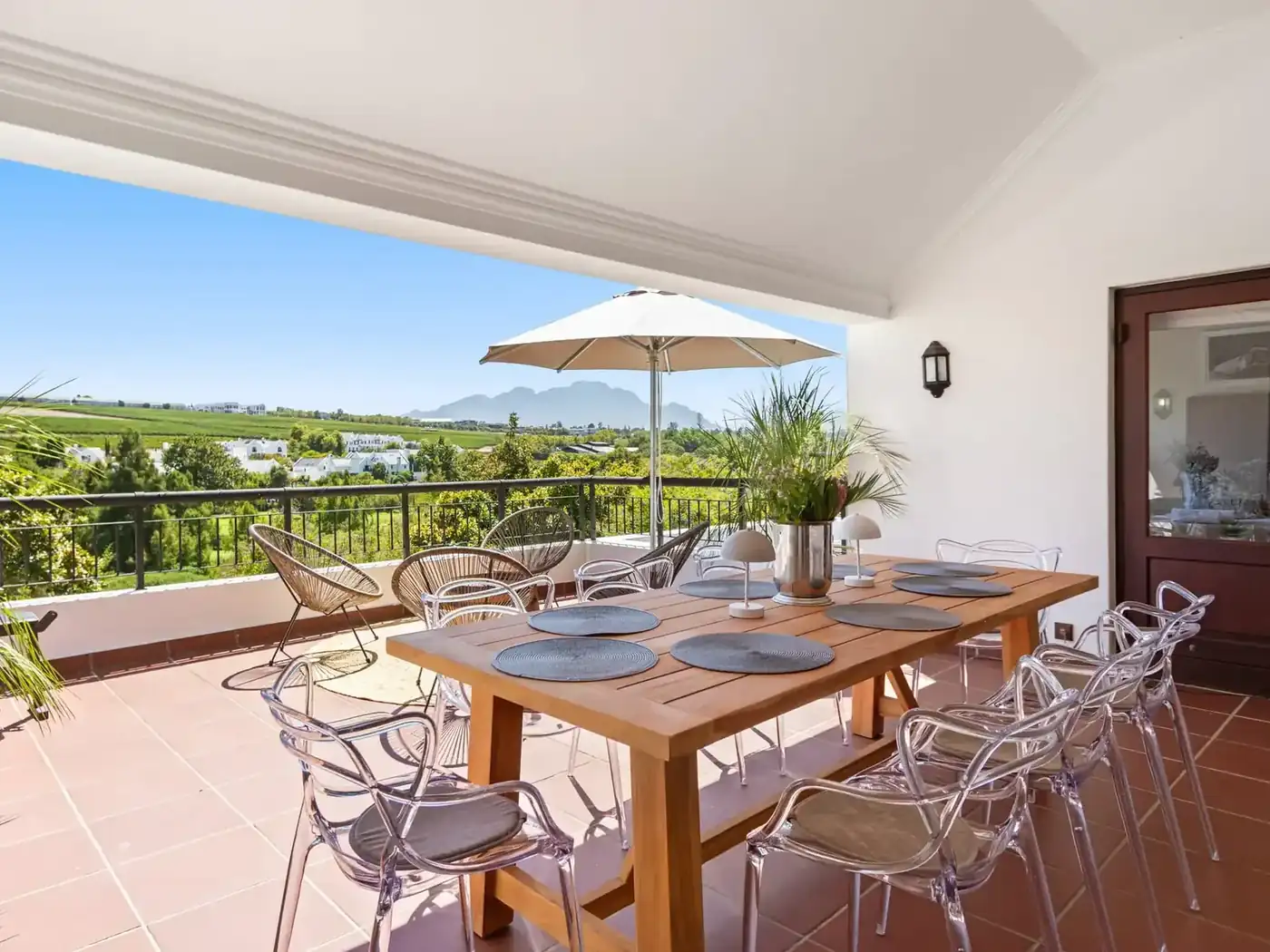 Lodge 2 exterior — 4-bedroom self-catering lodge at De Zalze Winelands Golf Estate, Stellenbosch