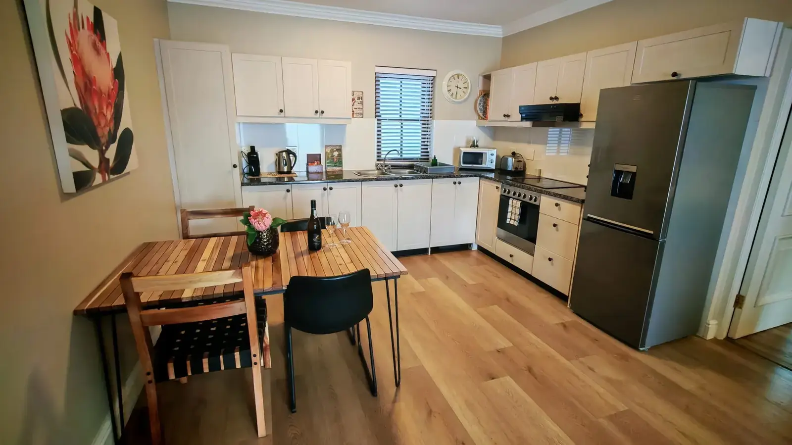 Lodge 29 fully equipped self-catering kitchen with dishwasher