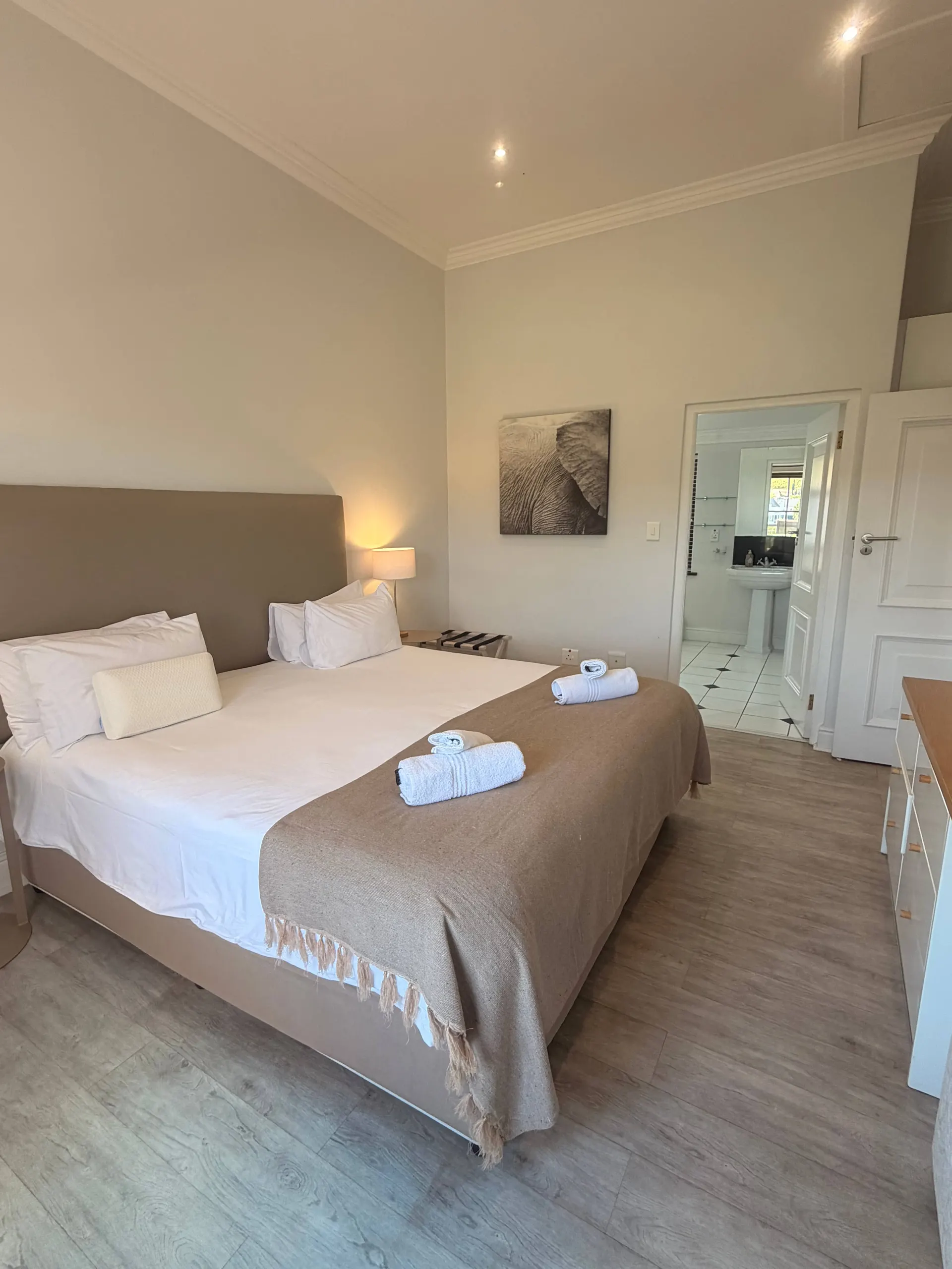 Lodge 8 bedroom