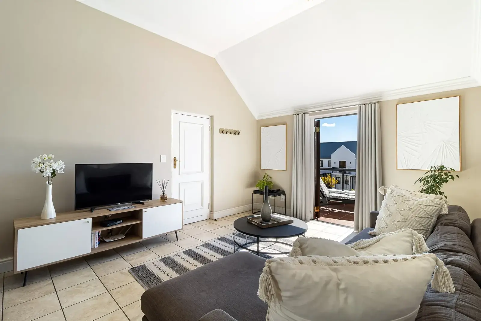 Lodge 21 living area with comfortable seating and TV