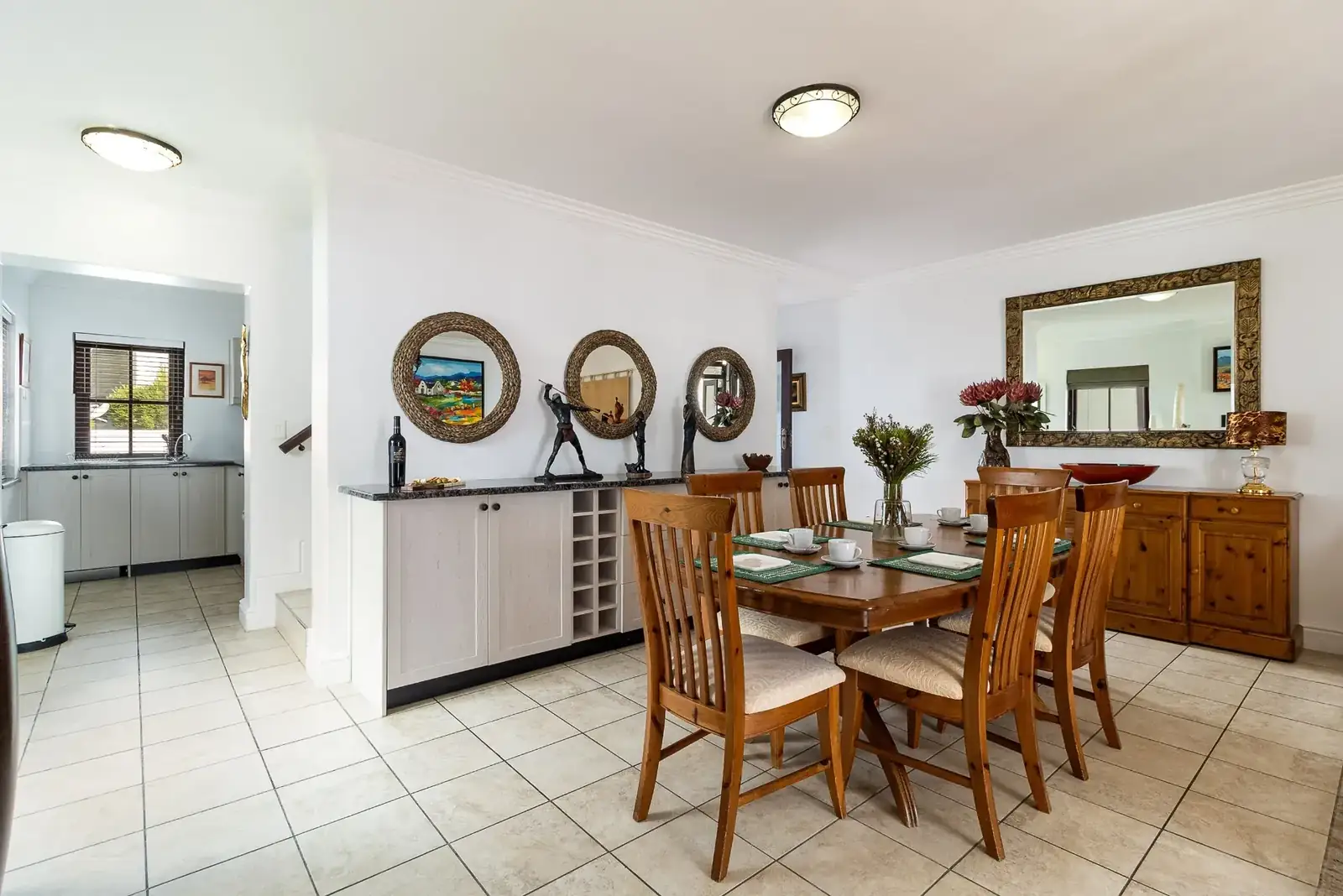 Lodge 14 dining area with seating for 4 guests