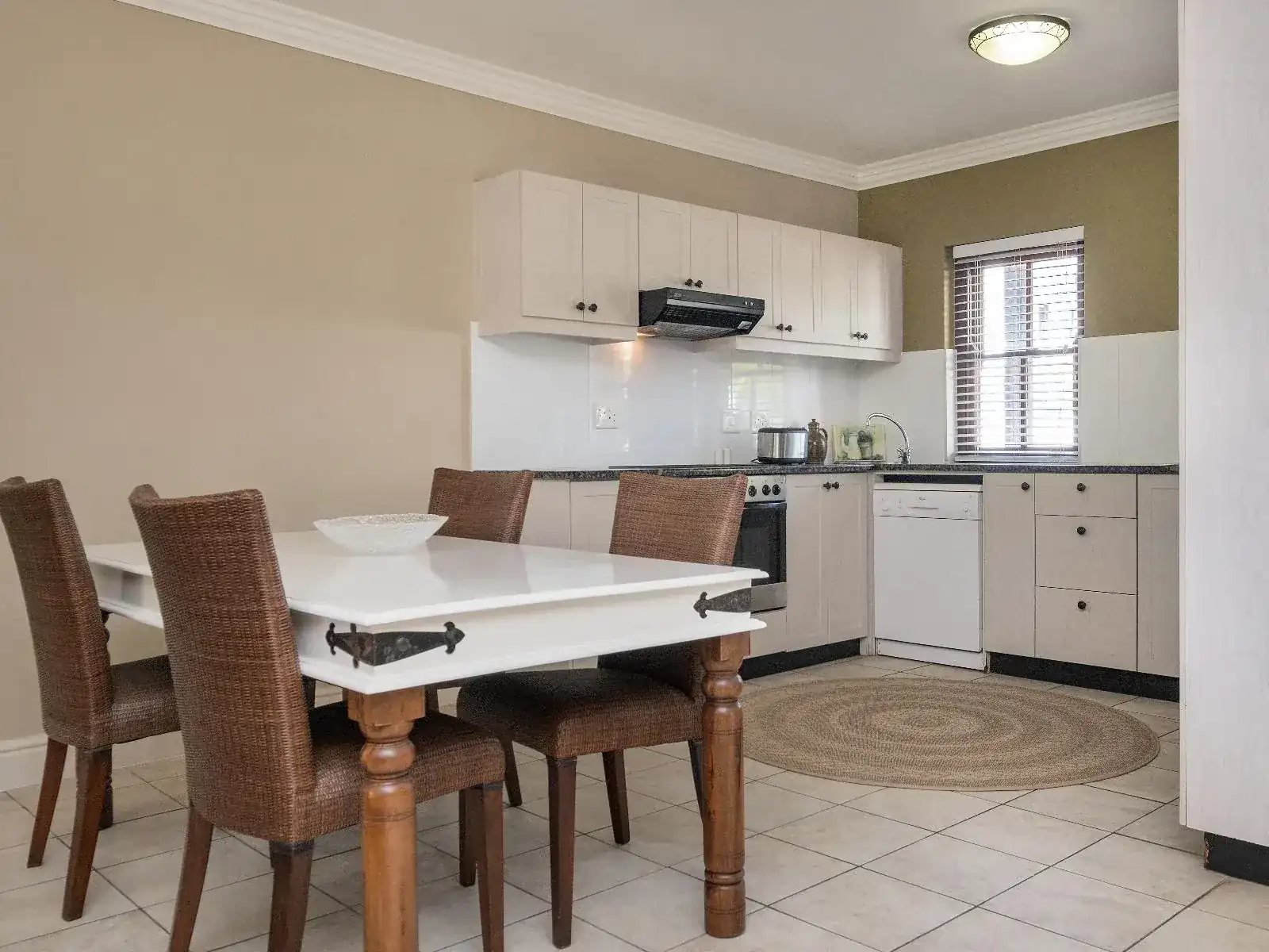 Lodge 13 dining area with seating for 4 guests